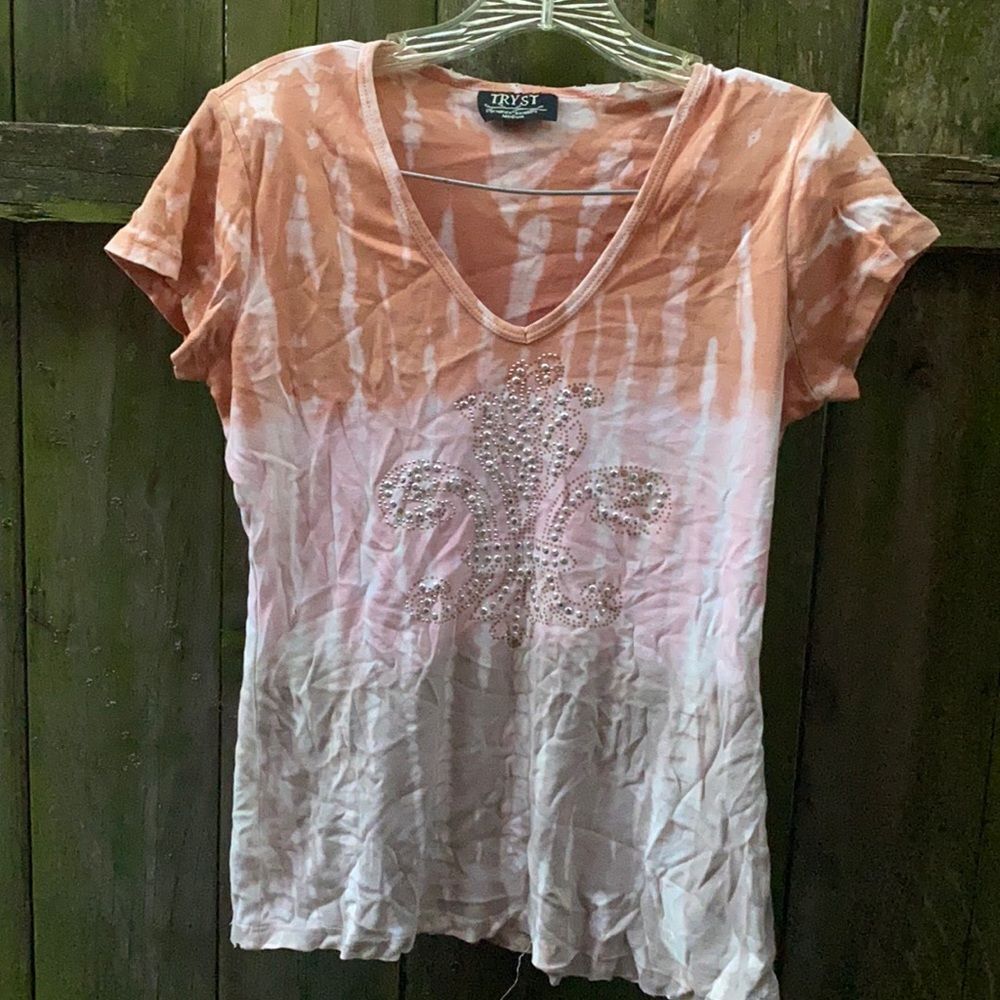Tryst bedazzled tee sz. M
